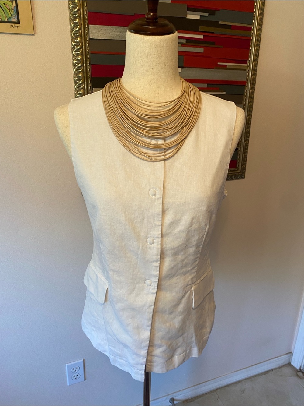 Women’s Sleeveless Linen Button-Front Blouse in Cream